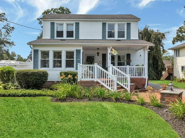 52 Lanier Lane, Bay Shore, NY 11706