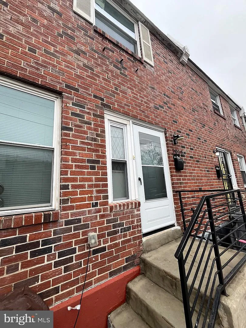 2915 Edgley St photo 1