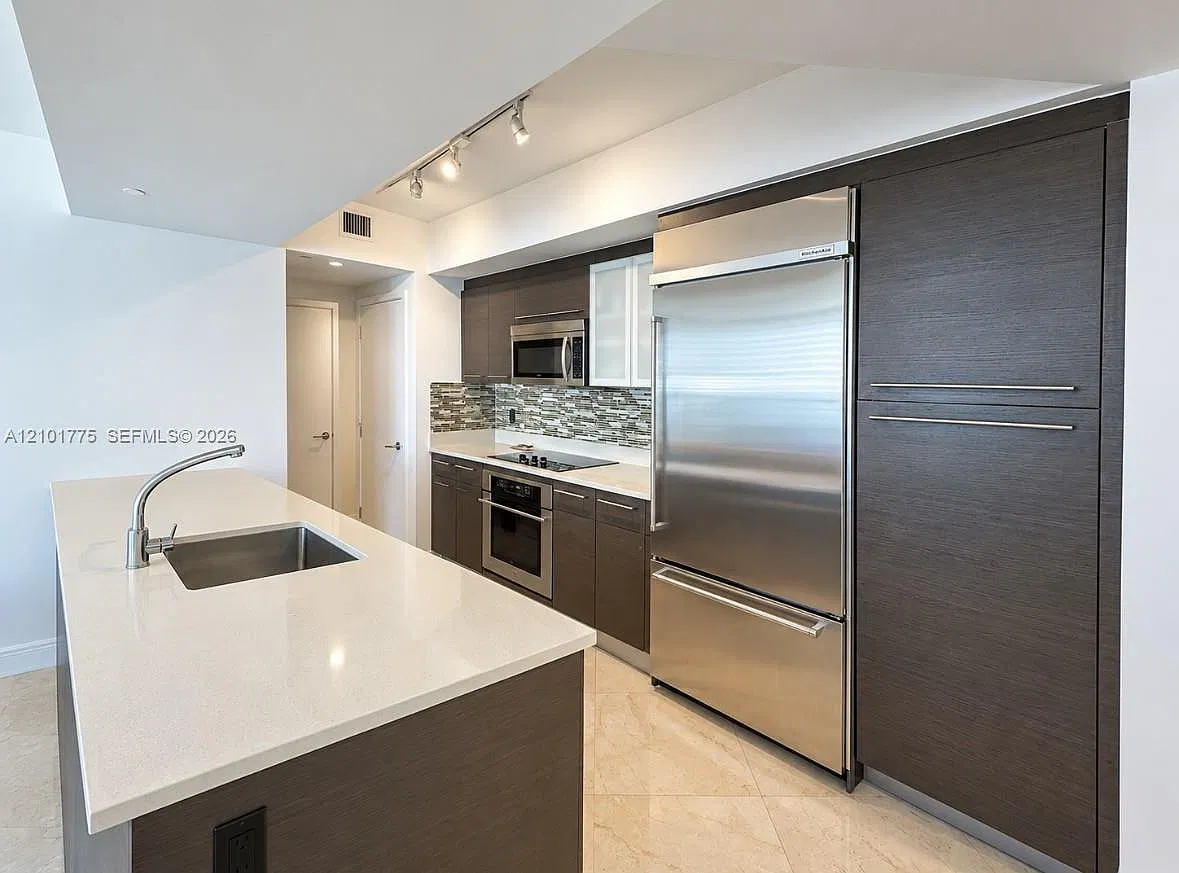 500 Brickell East Condo — Photo 4