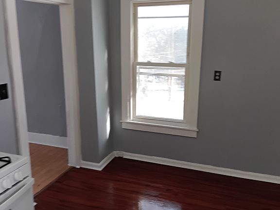 3rd image of 506 Rockwell St APT 2