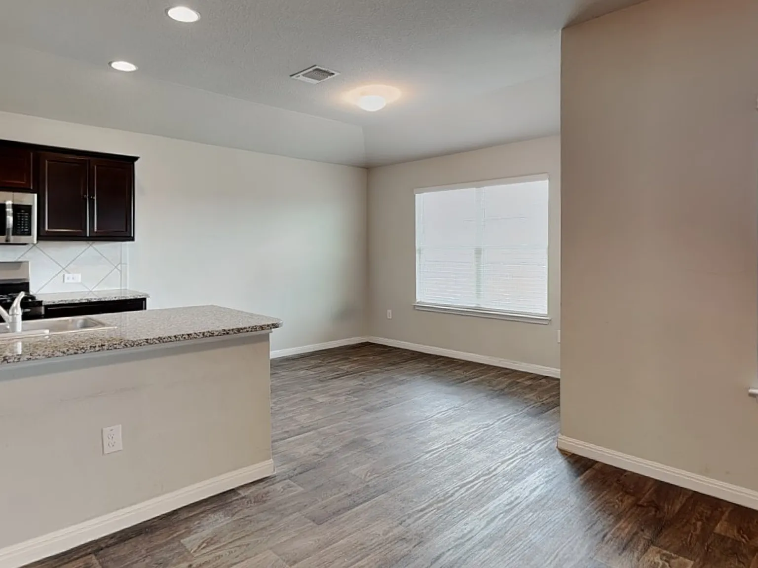 3 bed, 2.0 bath, 1508 sqft, $2,099 — Photo 4