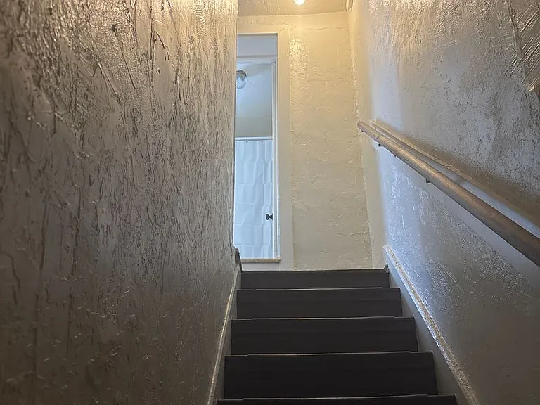 131 E Maple St — Photo 9