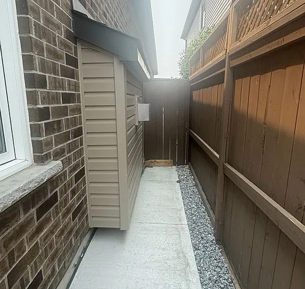 8446 Jennifer Cres #LOWER — Photo 21