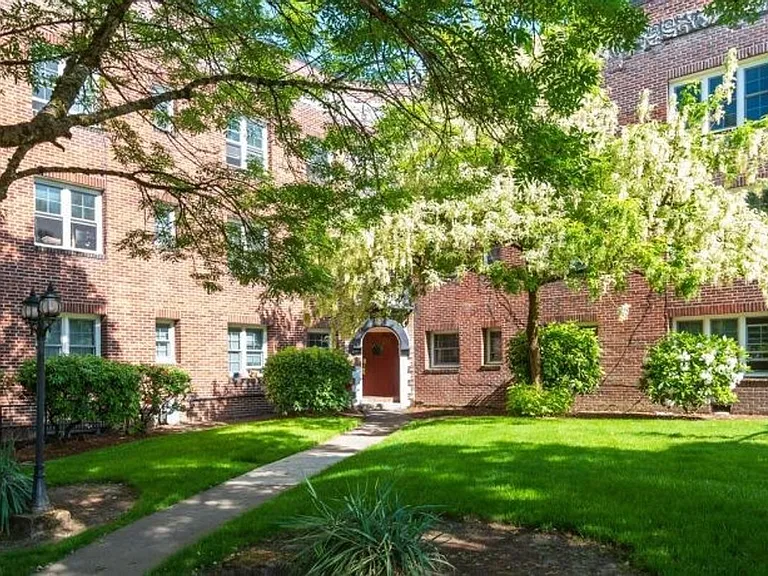 2623 SE Ankeny St — Photo 4