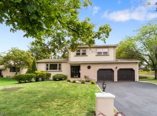 19 Dana Pl, West Caldwell, NJ 07006