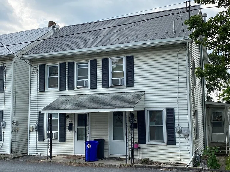 134-136 S Gettle Ave — Photo 1