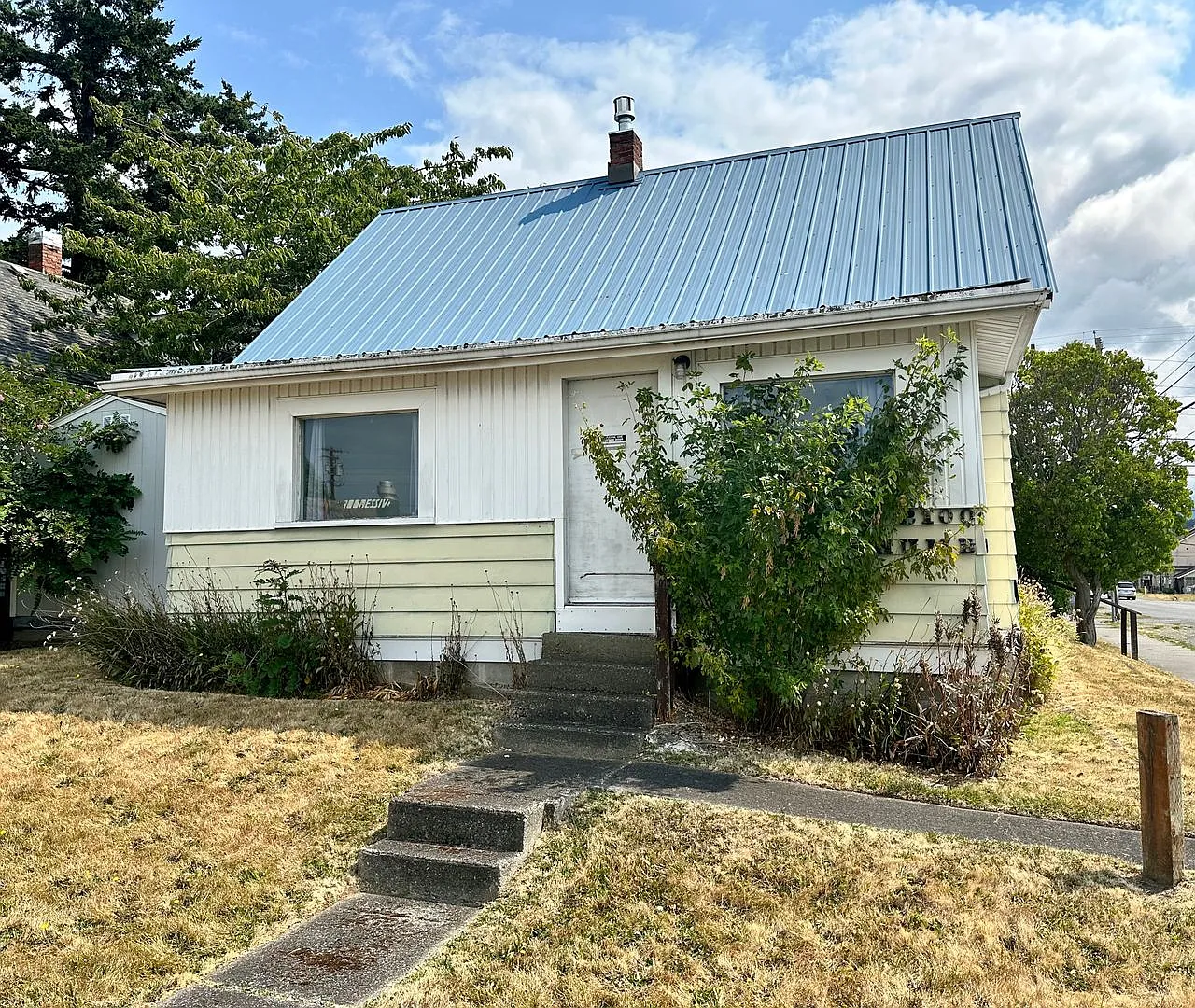 Lease Assignment: Available 9/4/2026! 3 Bdrm/1 Bath House! 12-Month Lease! — Photo 1