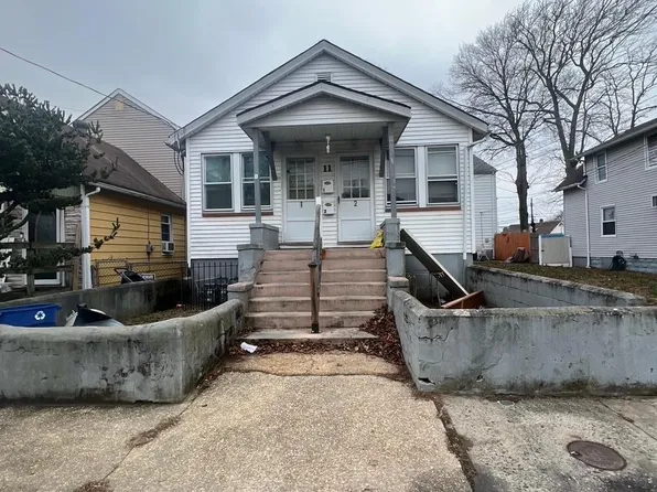 11 St Peters Place, Keansburg, NJ 07734