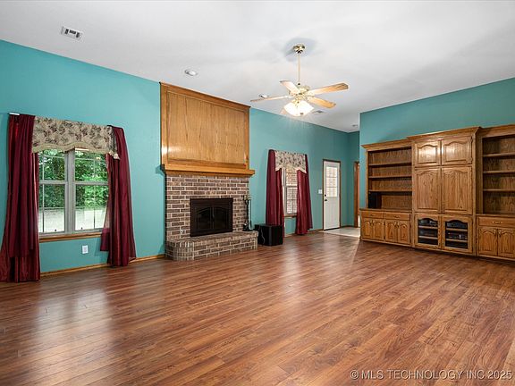 5th image of 1310 Prairie Heights Dr