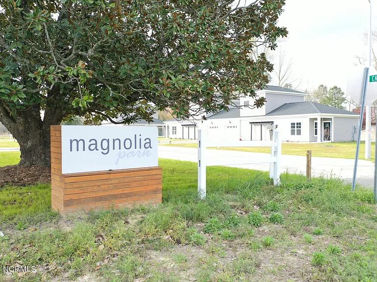 21 Crew Ct — Photo 22
