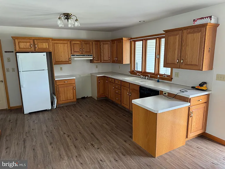 37 Nottingham Rd — Photo 3