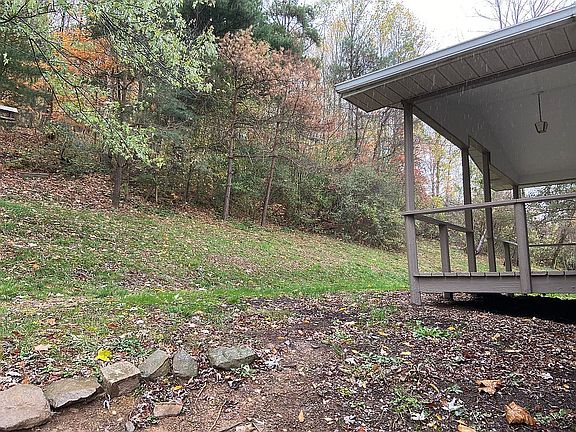 4th image of 46 Pounds Hollow Rd