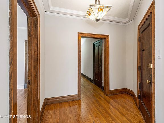 2nd image of 1444 W Pratt Blvd APT 1W