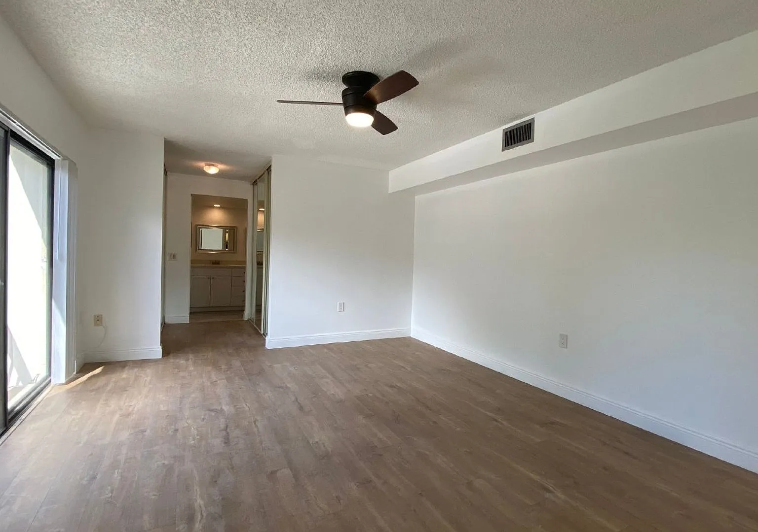 Charming 2-Bed Oasis with 2.5 Baths in Prime Palm Beach Gardens Location! — Photo 2