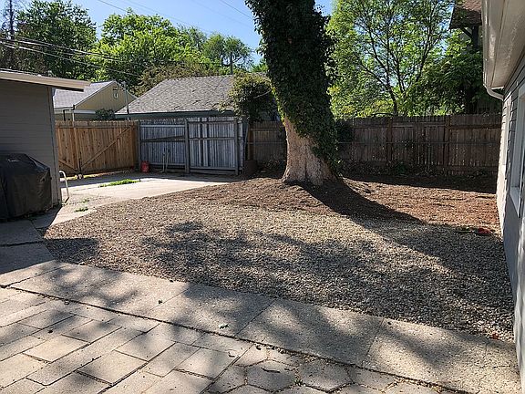 Fully fenced back