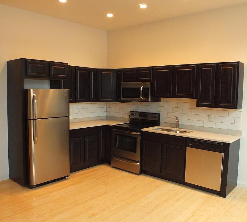 Full Kitchen. Fridge, Stove, Microwave, Dishwasher and Dual Basin Sink