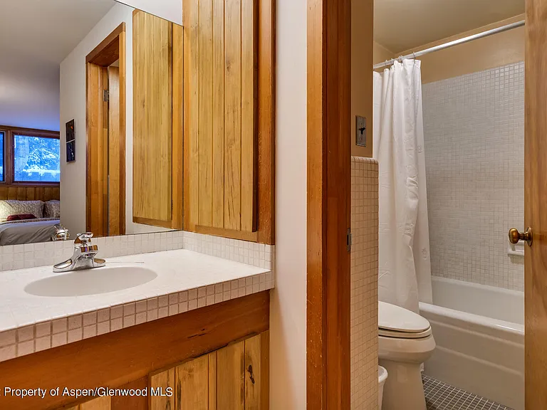 309 W North St #B — Photo 9