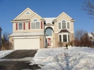 1542 Autumncrest Dr, Crystal Lake, IL 60014