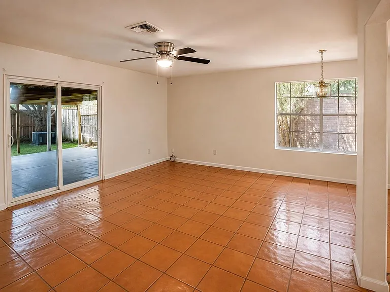7607 Salge Dr — Photo 2