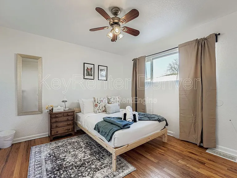 2928 N Milwaukee St — Photo 5