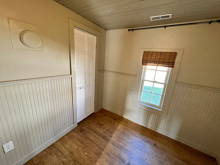 614 W Holt St — Photo 14
