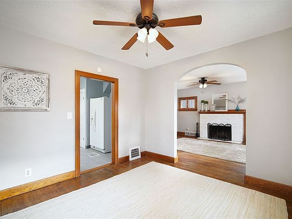 4th image of 718 Woodlawn Ave