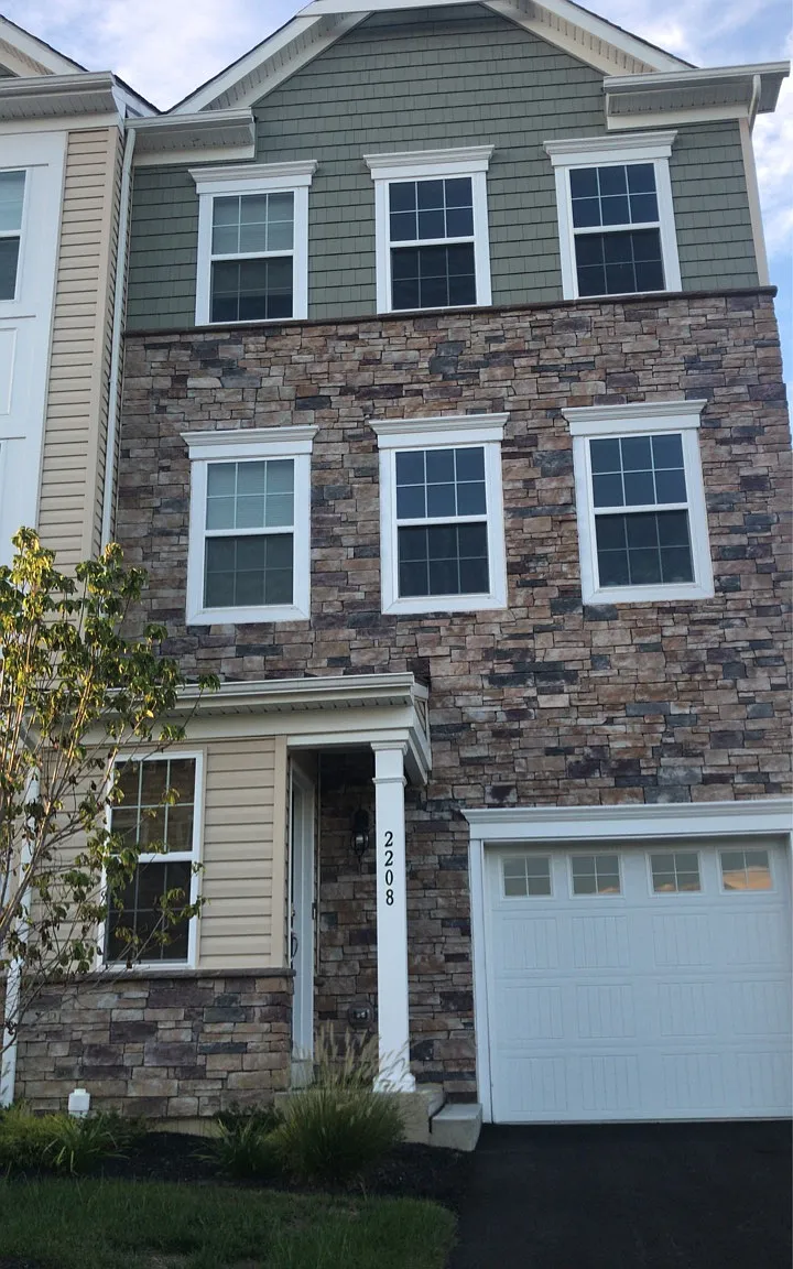3 bed, 2252 sqft, $3,600 — Photo 1
