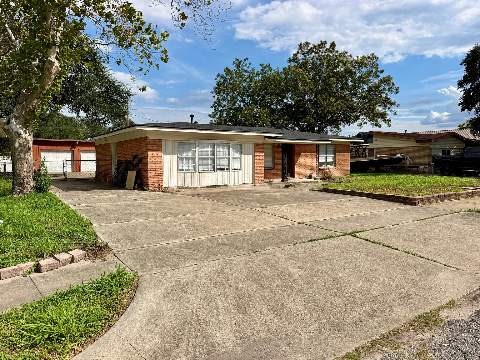 3 bed, 1.5 bath, 1750 sqft, $2,200 — Photo 2