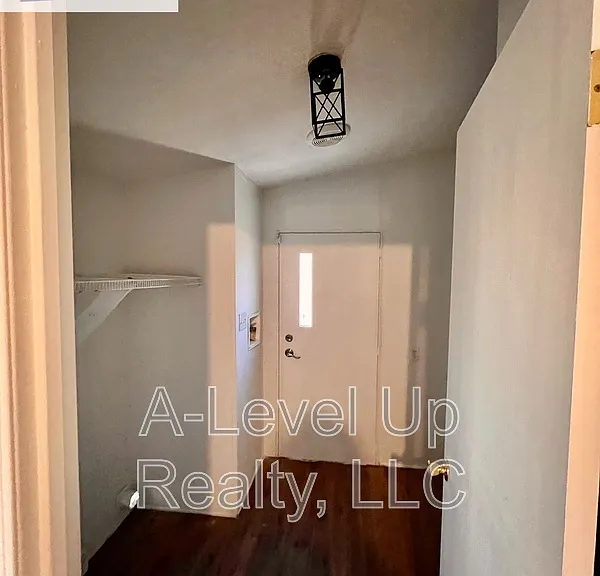 315 W Lee St — Photo 13
