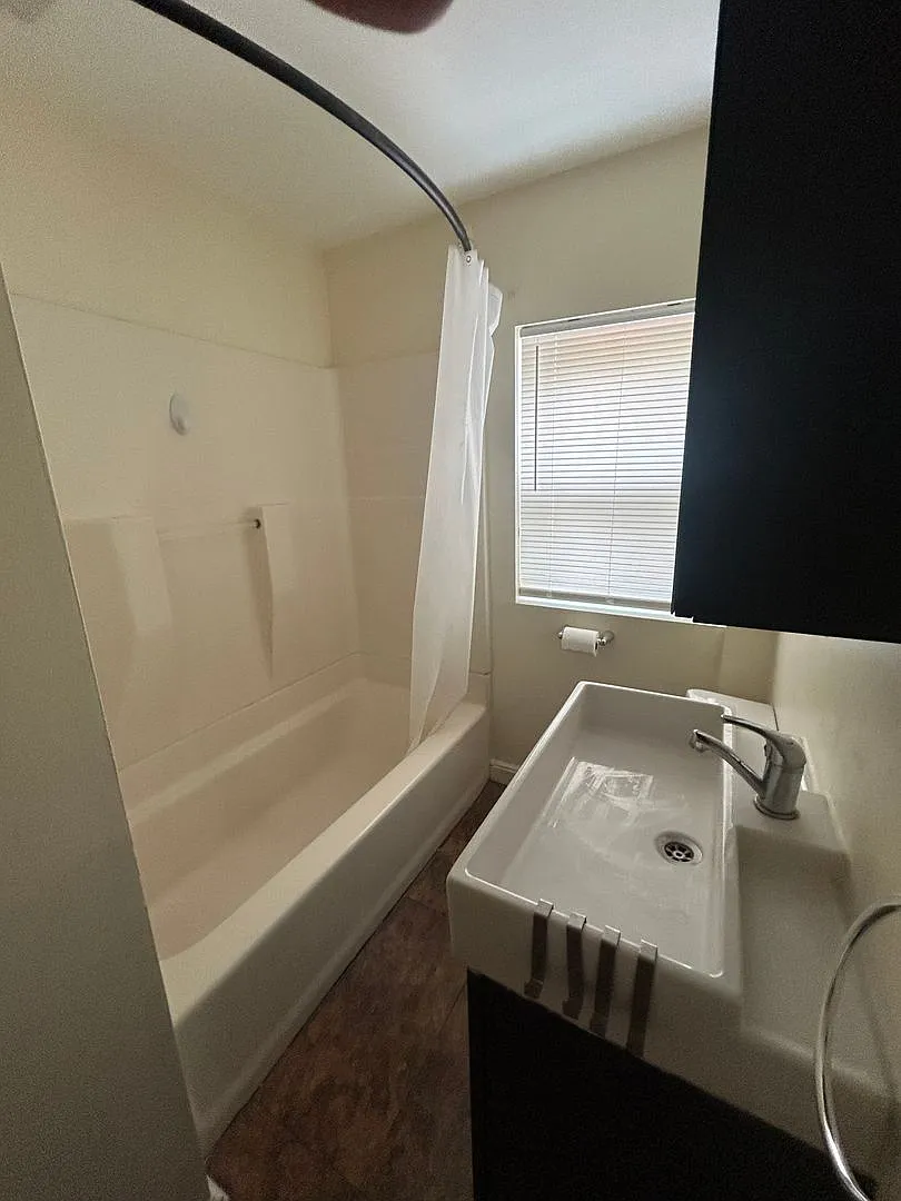 Charming Apartment Just off of Moody — Photo 2