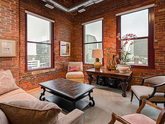 5th image of 150 E Main St APT 609