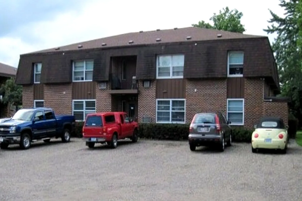 Building Photo - 675 Laura St