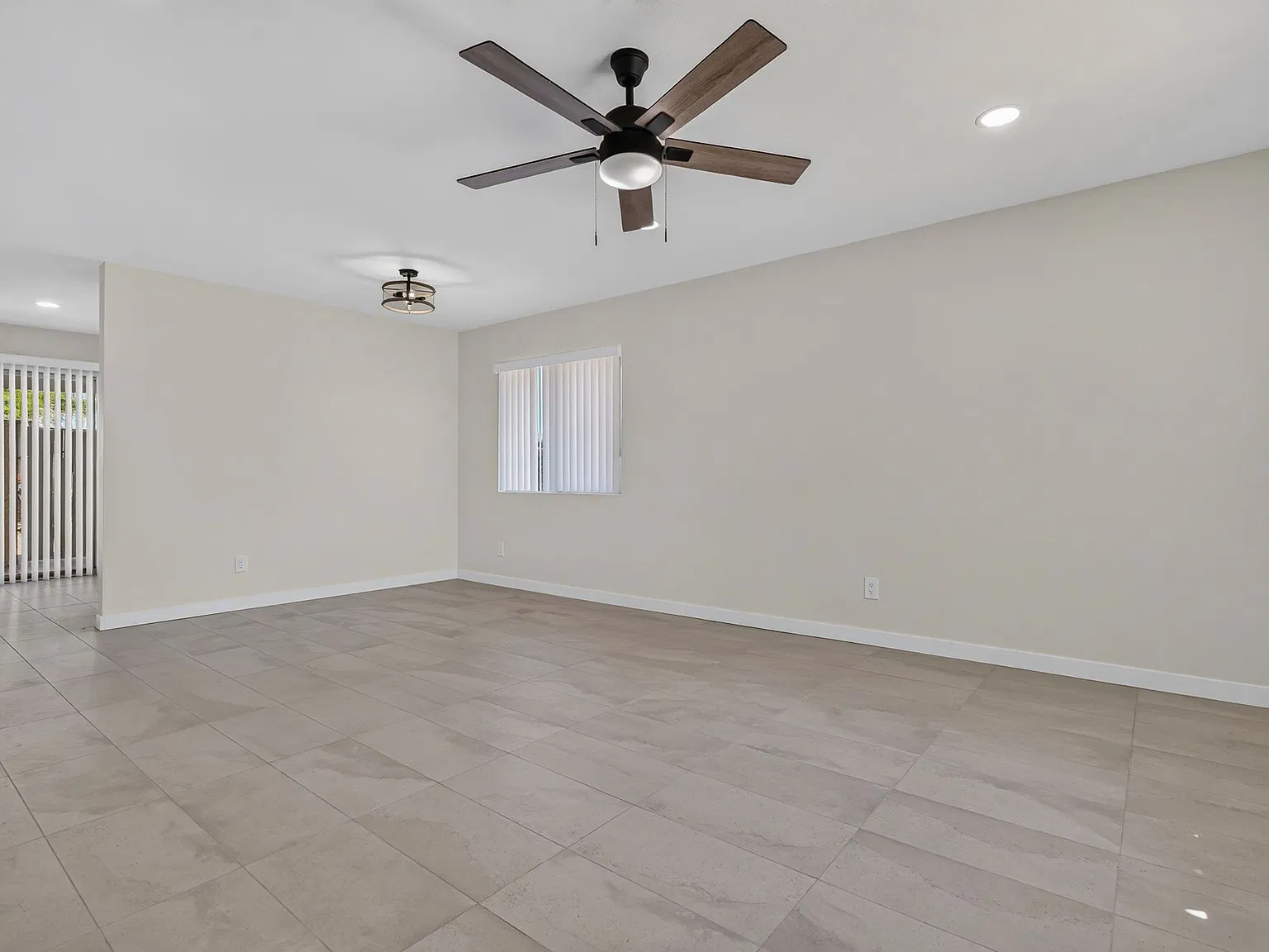 Available NOW.. Updated Single-Level Condo — Photo 2