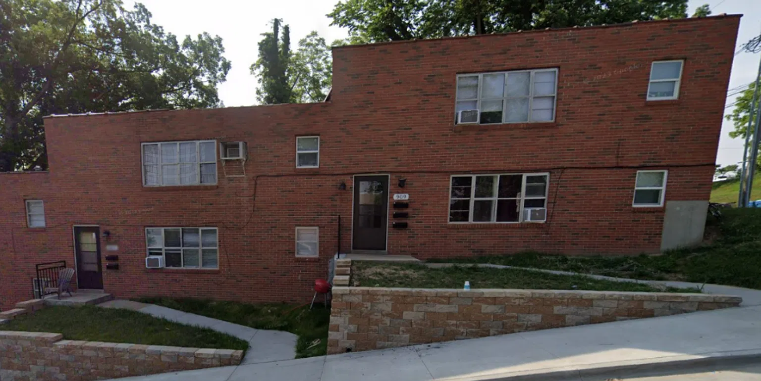 905-909 Adams St — Photo 1