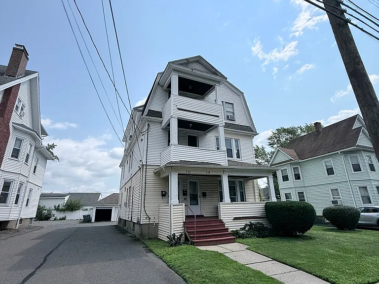 226 Whiting Ln #2 — Photo 2