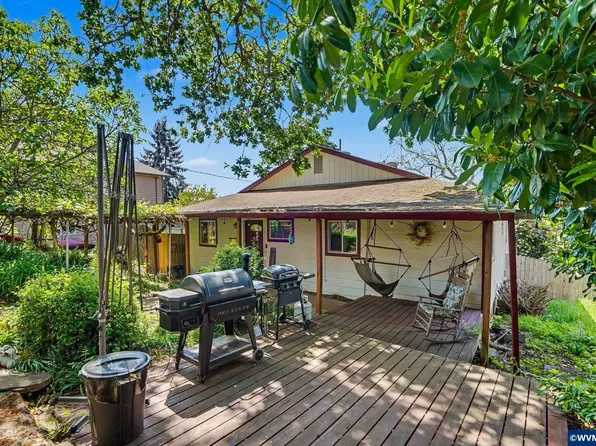 318 Westfield St, Silverton, OR 97381