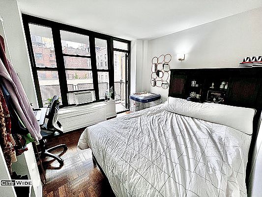 4th image of 165 E 35th St APT 9B