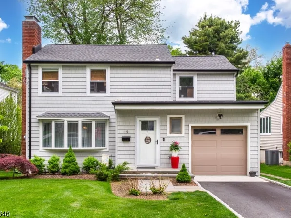 19 Plymouth Pl, Roseland Boro, NJ 07068