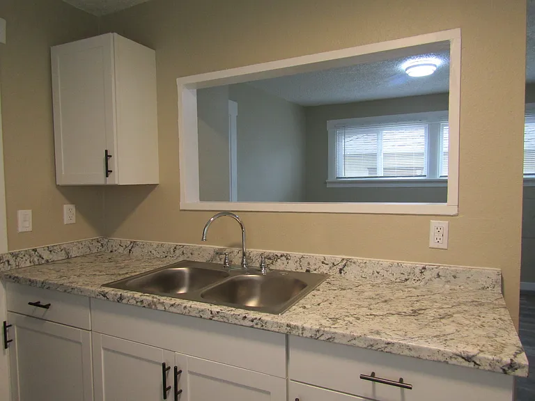 8818 Edgewater Dr SW — Photo 6