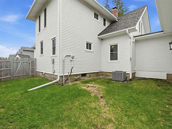 5th image of 530 N Dubuque St