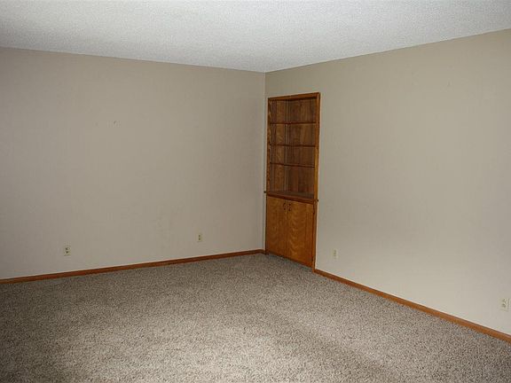 3rd image of 959 S Forestlane Dr