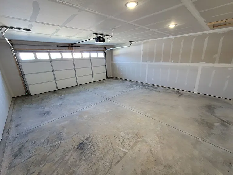 100 Whispering Meadows Dr — Photo 17