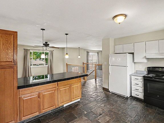 5th image of 2421 W Plum St