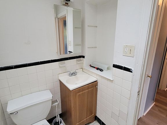 5th image of 226 Sherbrook Blvd