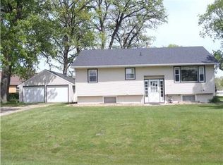 120 Timber Ln, Robins, IA 52328