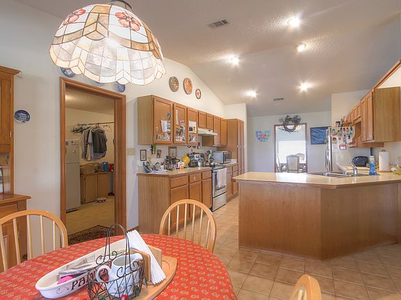 4th image of 2601 Derby Dr