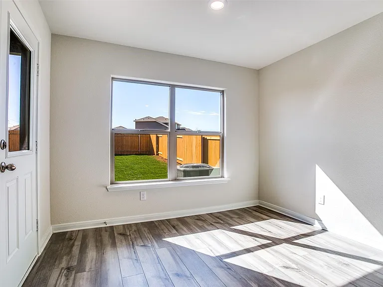 105 Lady Bird Ct — Photo 5