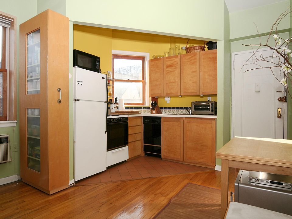 1st image of 331 W 21st St APT 4R