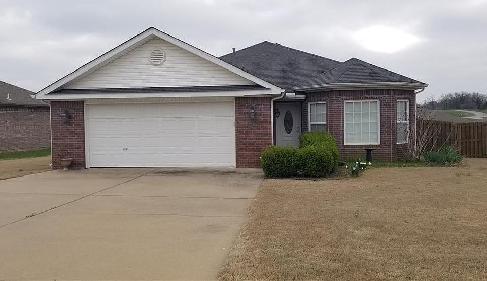 1st image of 403 Lion Dr N