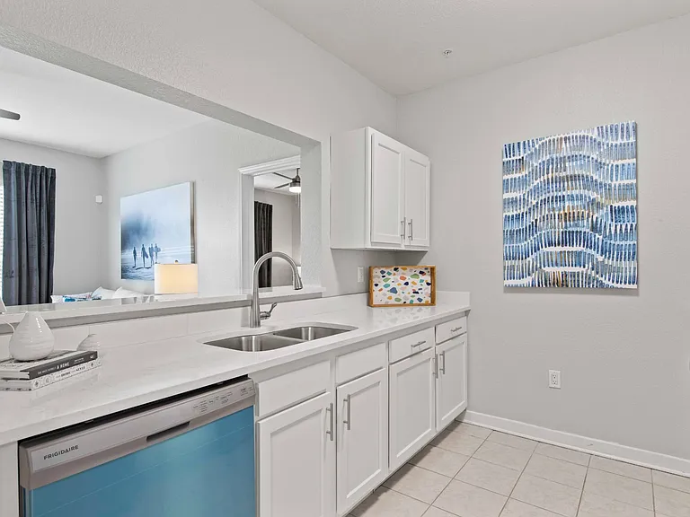 Elan Apartments — Photo 13